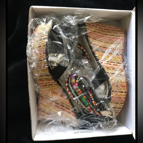 *NEW* wedge sandals,size 9 - Picture 2 of 8